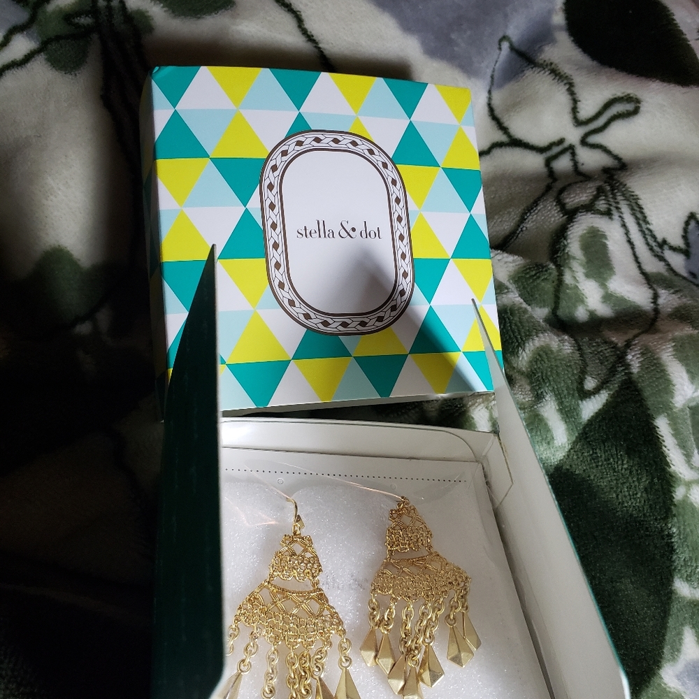 Alila Lace Chandelier Earrings